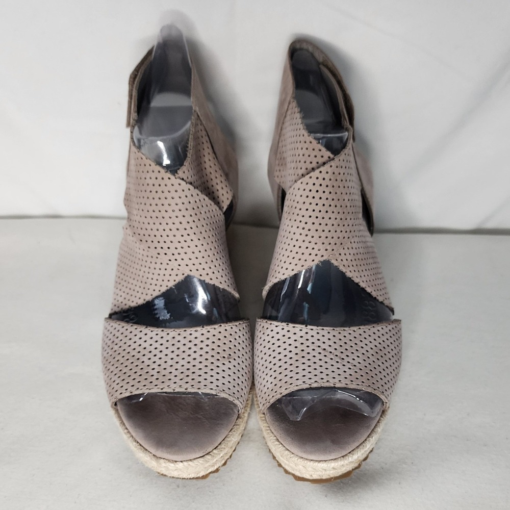 Eileen Fisher Taupe Perforated Suede Espadrille Wedge Sandals Womens 7.5 - Picture 2 of 10